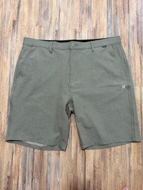 Hurley men’s shorts size 38 green color